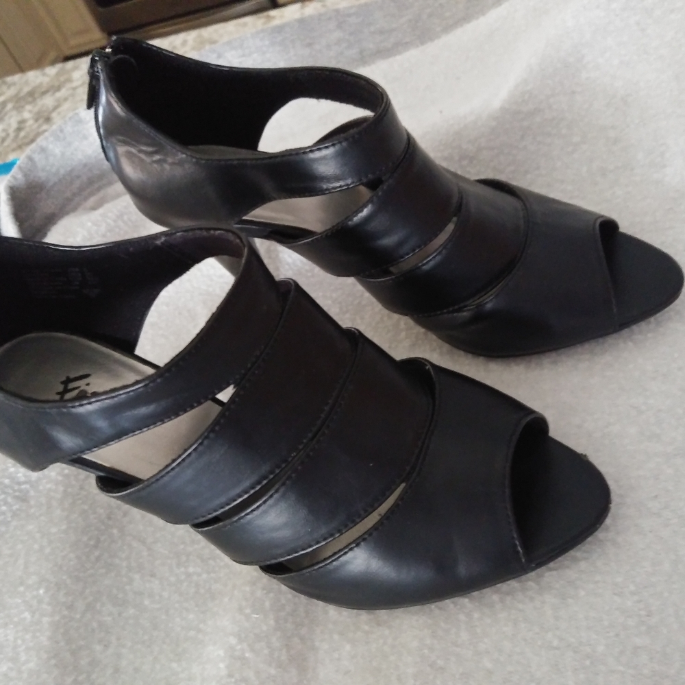 Sandals - Picture 7 of 9